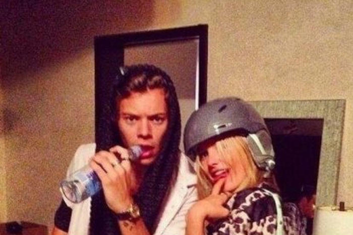 Harry Styles: Pacaran Sama Model Asal Inggris?