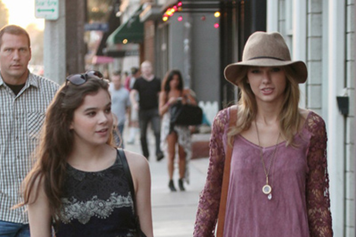 Hailee Steinfeld: Ngomongin Cowok Sama Taylor Swift