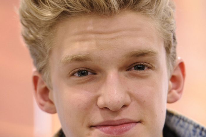 Cody Simpson: Ngebatalin Lima Konser Demi Justin Bieber?