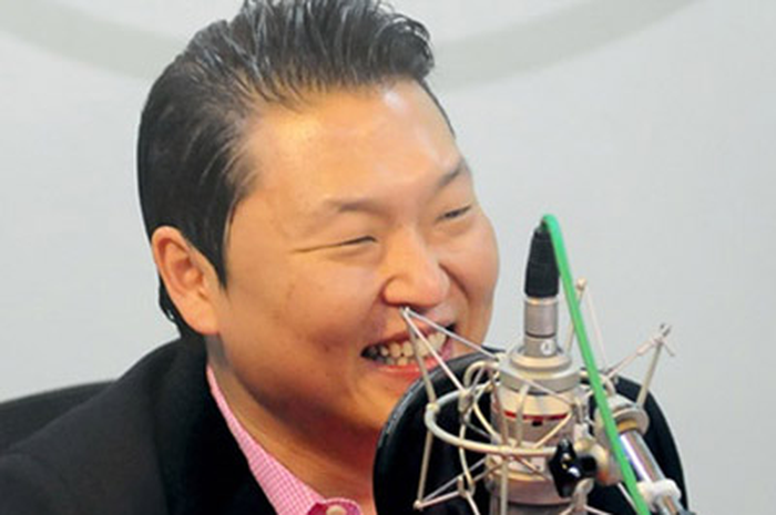 PSY: Kolaborasi dengan Brian May 'Queen'
