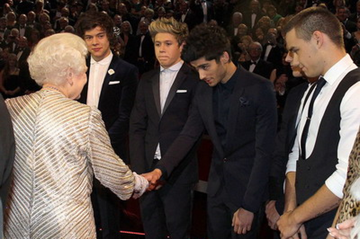 One Direction: Bertemu Ratu Inggris!