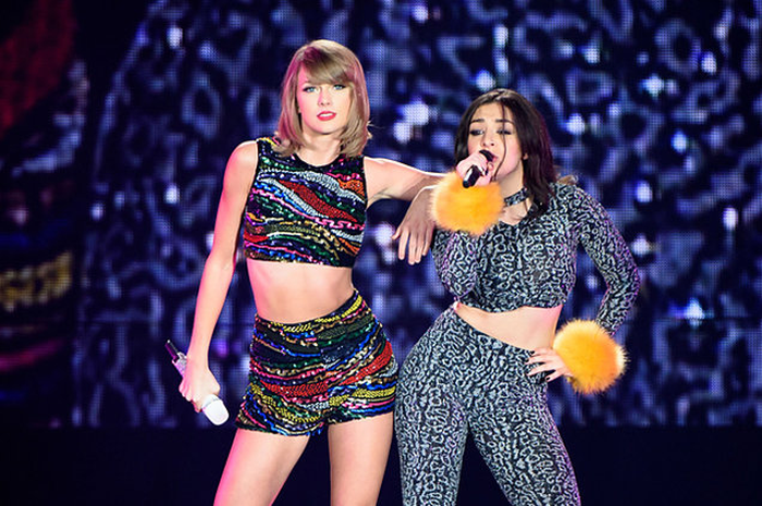Top 10 Lagu Tayor Swift yang Jadi Favorit Charli XCX! Sama Kayak Playlist Kamu Enggak?