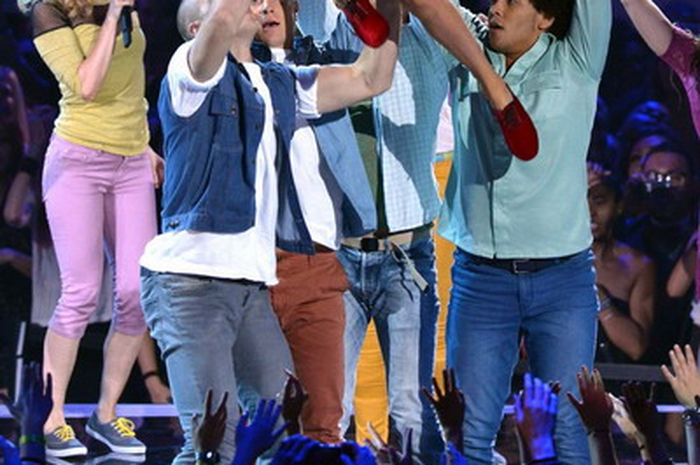Taylor Swift: Awkward Moment on VMA 2012