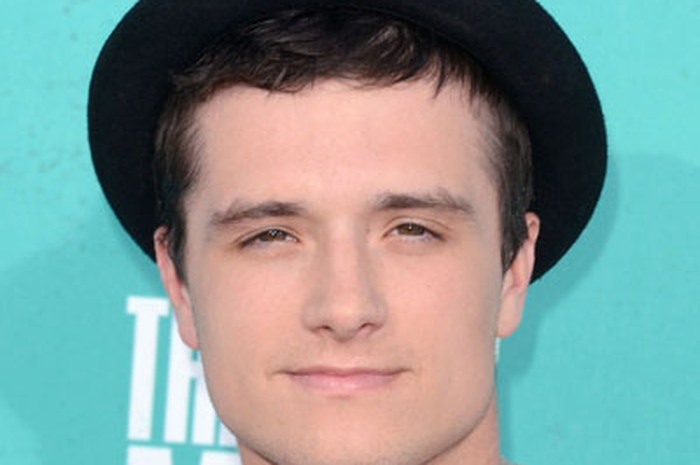 JOSH HUTCHERSON:  Catching Fire Syuting di Hawaii