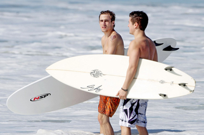 Logan Henderson: Go Surfing