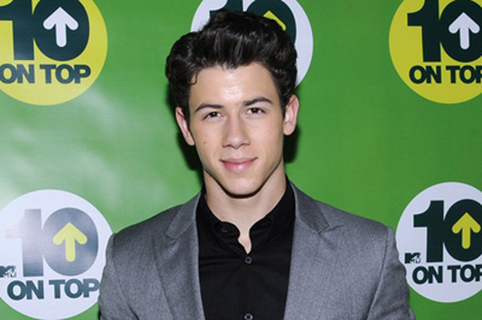 Nick Jonas: Jadi Host