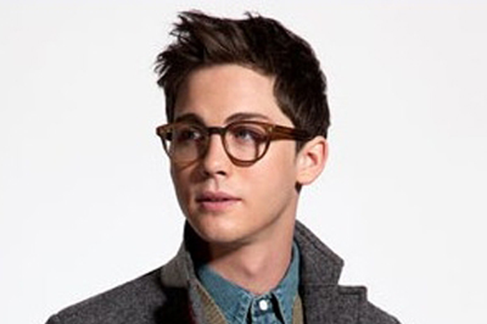 Logan Lerman jadi Model