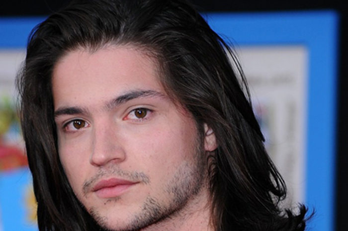 Thomas Mcdonell: Vampir Yang Nyeni