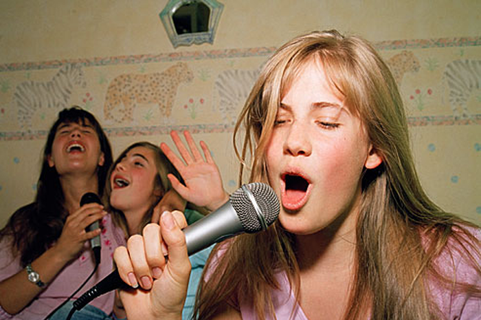 Hilangkan Bad Mood dengan Karaoke!