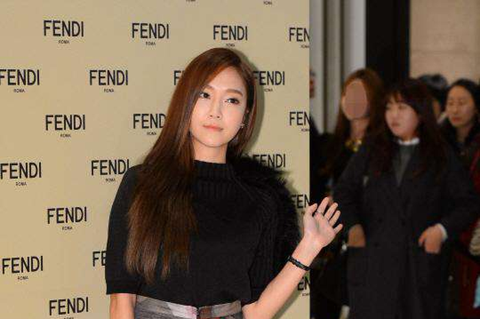 Mix & Match Atasan Serba Hitam Ala Seleb Korea Di Berbagai Event (Part 1)