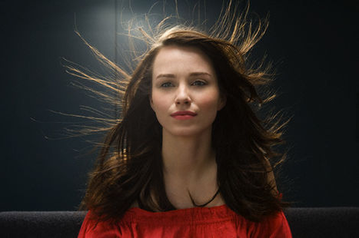 Tips Mengatasi Rambut Statis (Foto: thestir.cafemom.com)