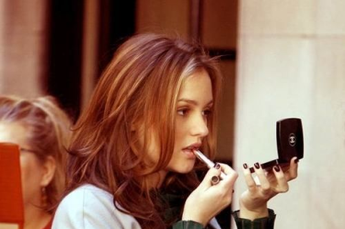 5 Hal Seputar  Acne Cosmetika, Jerawat Akibat Make Up