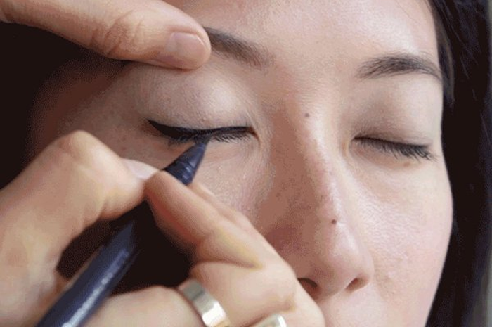 Tutorial Eyeliner Mata Ala Asian Looked