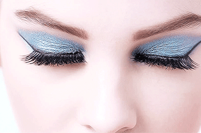 Tutorial Bikin Eyeshadow Biru Keren Yang Simple Dan Mudah