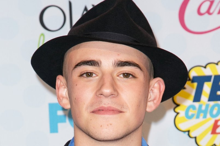Charlie Rowe: Botak Demi Main Serial Red Band Society