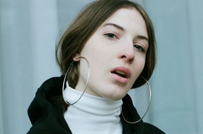 Lagi Hits! Tampil keren dengan Hoop Earrings