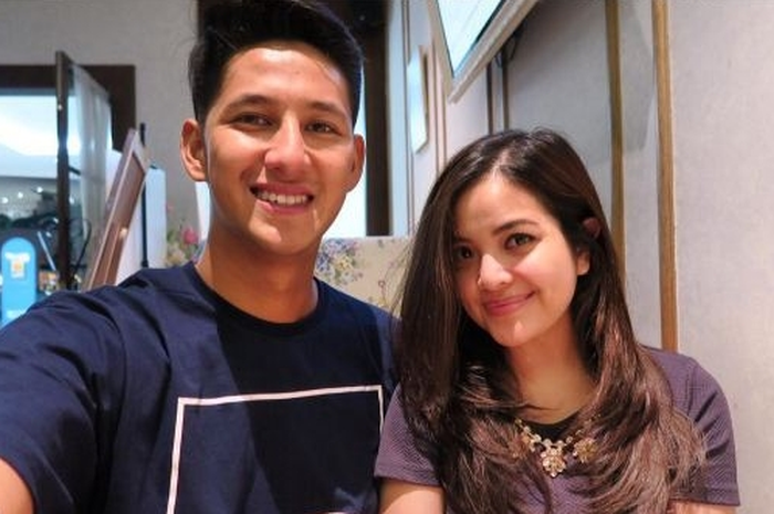 6 Seleb Indonesia yang Pernah dan Masih Menjalani LDR dengan Pacar. Semangat, Ya!