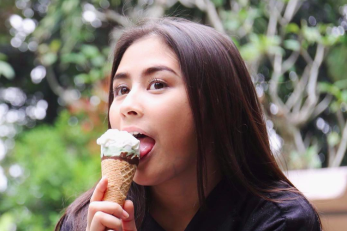 Suka gaya simplenya Prilly? (foto: instagram.com/prillylatuconsina96)