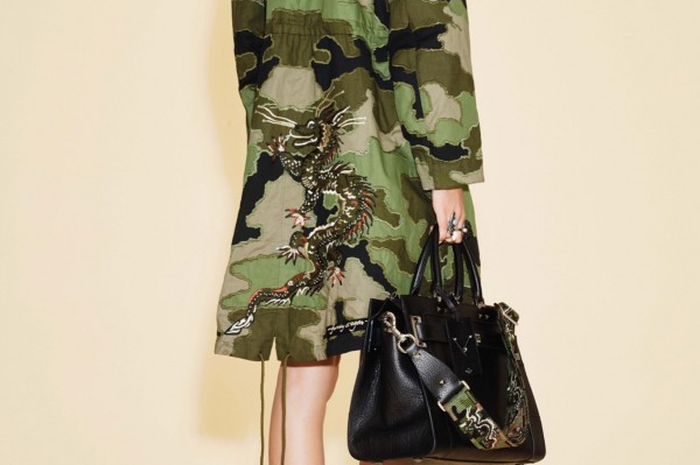 Army Look bisa banget jadi supercool outift! (foto: dok. talkingwithtami.com)