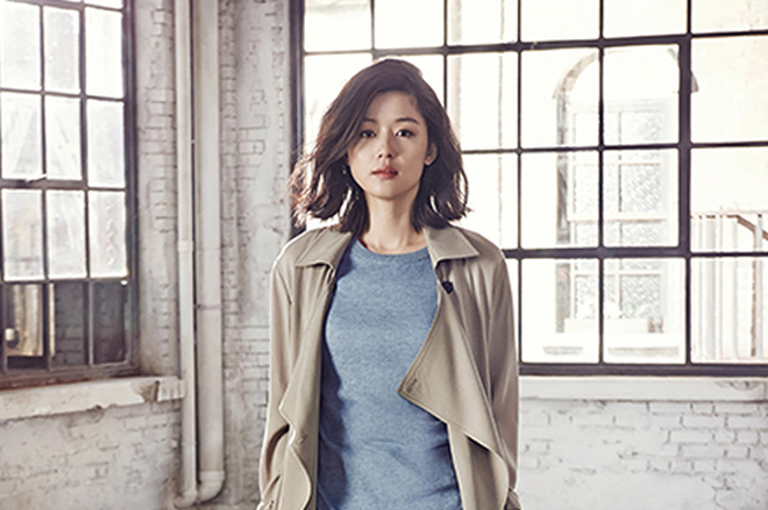 7 Seleb Korea Ini Rela Memotong Pendek Rambutnya demi Sebuah Peran. Total Banget, Ya!