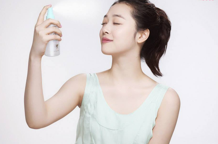 Bikin facial mist mentimun sendiri.