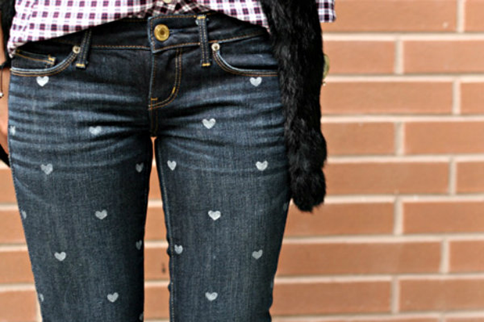 DIY: HEART PATTERNED JEANS