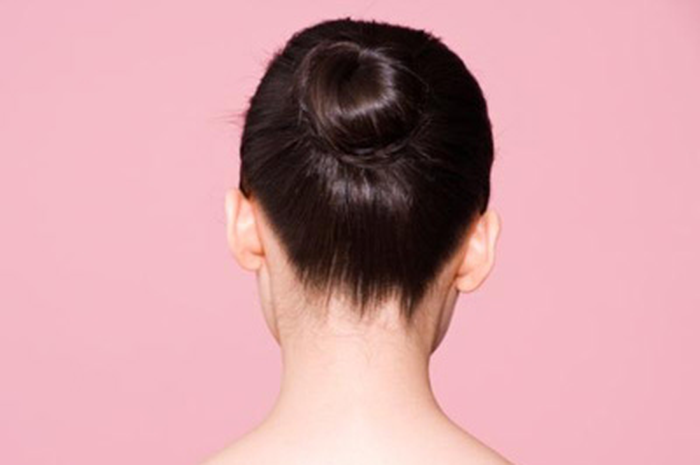 5 Kebiasaan yang Bikin Rambut Menipis