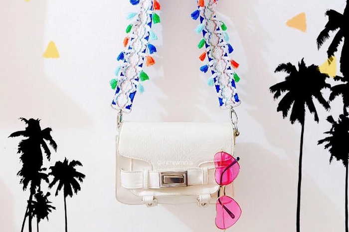 Lagi Ngehits! Bikin Tas Jadi Enggak Membosankan dengan 10 Statement Strap Ini