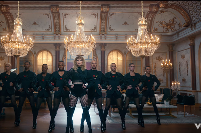 Begini Cara Taylor Menyebut Anggota Squad & Mantannya di Video Look What You Made Me Do