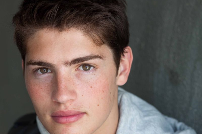 Greg Sulkin: Suka Dengan Perannya Pada Serial Faking It