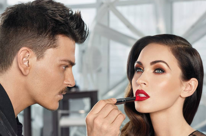 Makeup pigmented yang tampilan jadi glamor