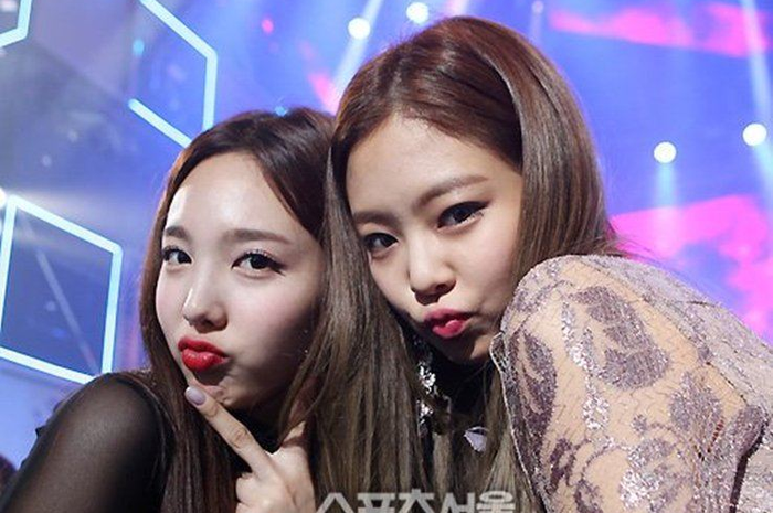 Nayeon ‘Twice’ Dijuluki Sebagai ‘The Nation Best Friend’. Inilah 12 Idol yang Diketahui Bersahabat Dengannya