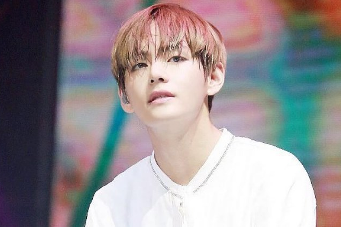 Memiliki Pribadi yang Supel, Inilah 12 Selebritis yang Diketahui Berteman Dekat dengan V ‘BTS’