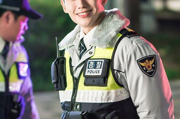 Kumpulan Foto Jung Hae In yang Bikin Kita Makin Jatuh Cinta. Bakalan Kangen Sama Karakter Woo Tak!