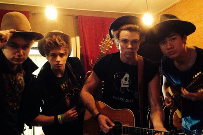 5 Seconds of Summer: Wawancara Eksklusif Via Telepon