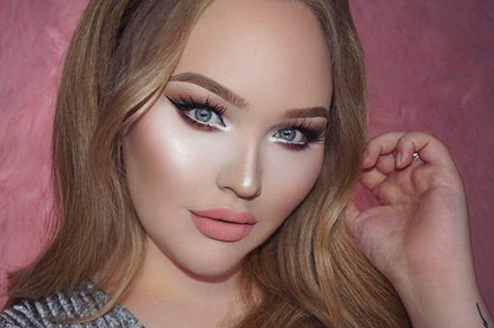Selain di Pipi, Highlighter Juga Bisa Dipakai di 5 Tempat Ini!