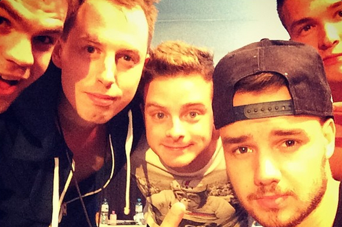 Directioners Yang Berhasil Bertemu Band Pengiring One Direction