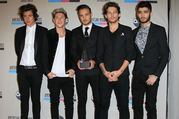 One Direction: Penjualan This Is Us Memecahkan Rekor