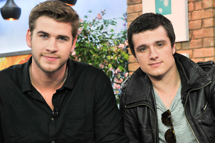 Josh Hutcherson dan Liam Hemsworth: Internet Itu Penting Banget