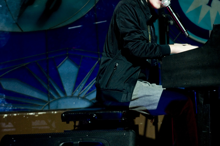 Greyson Chance Hold on Til The Night Showcase: Enggak berhenti teriak!