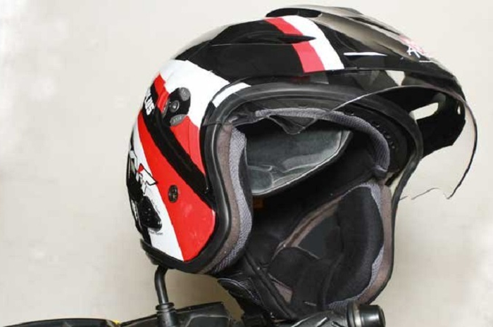 Sering Disepelekan, Helm Sudah Seharusnya Mendapat Perlakuan Istimewa!