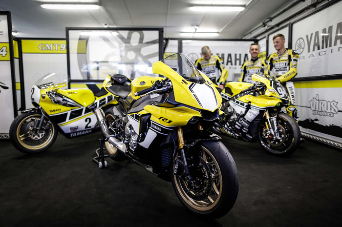 Sport Bike Yamaha Dengan Anniversary Livery