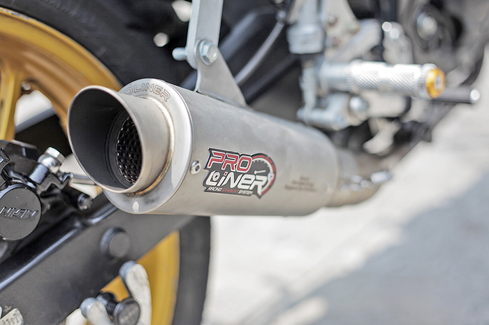 Honda CBR150R 2016 . Knalpot Pro Liner full system diracik khusus untuk CBR ini