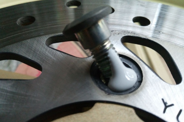 Lem gasket berfungsi untuk mengusir baut cakram yang sering copot
