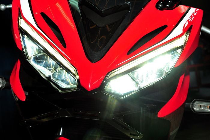 Ilustrasi lampu LED. Bikin bikers penasaran, apakah lampu LED motor gampang pecah? Simak penjelasannya bro.