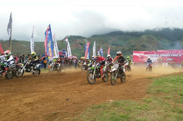 Gelaran grasstrack yang bertajuk Wakil Bupati Cup 2017 Open, Majalengka Jabar.