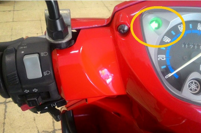 Seharusnya, pabrikan motor kembali menerapkan flasher yang berbunyi.