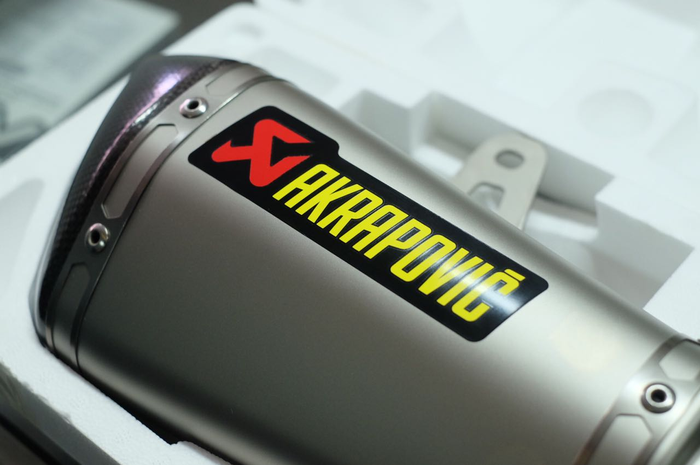 Ilustrasi Knalpot Akrapovic, untuk Honda ADV150 bisa menggunakan knalpot Akrapovic punya motor lain