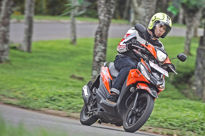Akselerasinya biasa saja, tapi tengah atasnya, Suzuki Address Playfull ini lumayan memuaskan