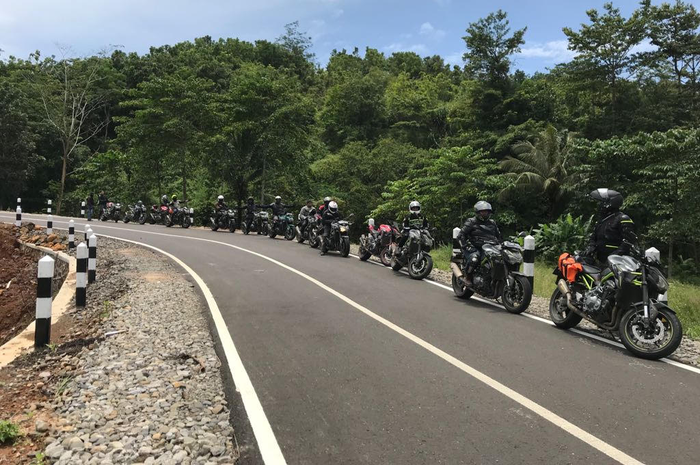 Ilustrasi Touring Komunitas Z900 Indonesia